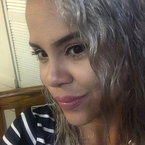 Meet your Posher, Amparo